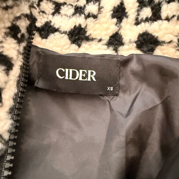 Cider Patterned Jacket - Picture 2 of 2